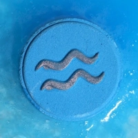 Box of 2 Zodiac Bath Fizzers with..