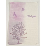 Minimalistische aquarelkaart met boom en vogels