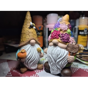 Gnomes (2) Gnomes (2)