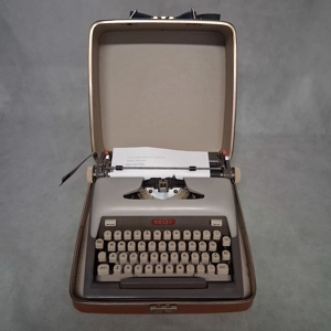 Vintage Royal Futura 800 Manual Typewriter Gray With Case ..
