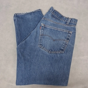 1980 s Levi s 505 Blue Jeans 36x29 Straight Leg Medium Washed Denim Made in USA