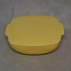 Pyrex 525 B and C Square Coverered Casserole Dish with Lid Yellow 2.5 Qt
