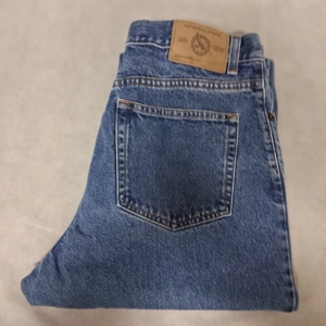 1990's Eddie Bauer Blue Jeans Men's 34x32 Classic Fit Medium Washed Denim