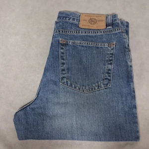 1990's Eddie Bauer Blue Jeans Men's 35x32 Classic Fit Medium Washed Denim