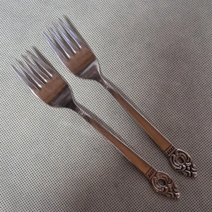 Oneida Ltd Danish Court Salad Forks 2 Rogers 1881 Stainless Steel 6 1/4