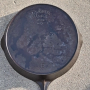 Wagner #9 Cast Iron Skillet Early 1920's Stylized Logo with Heat Ring Sits Flat