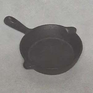 Cast Iron #2 Mini Skillet Unmarked 4
