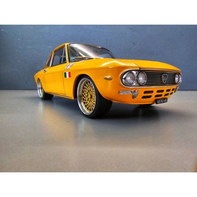 Customized Norev 1:18 L..