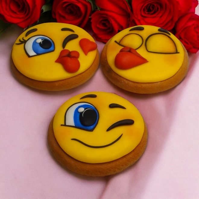 Additional Image for Silicone Mold – Emoji (Kissing Face)