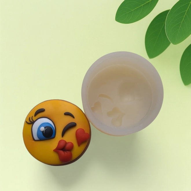 Additional Image for Silicone Mold – Emoji (Kissing Face)