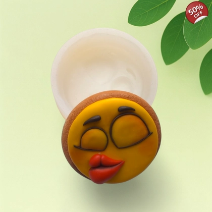 Silicone Mold – Emoji (Big Kiss Face)