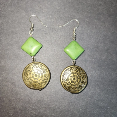 Green Dyed Howlite Sun Earrings Green Dyed Howlite Sun Earrings