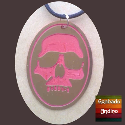 collar calavera roja en fondo dorado collar calavera roja en fondo dorado