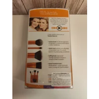 Real Techniques "Flawless Base Set" – 4 Essential Makeup Brushes with Bonus Storage Cup
