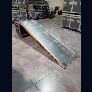 Yanch-רמפה לדוקאטו /וואן 2.5 מ /0.7 מ  מחסן