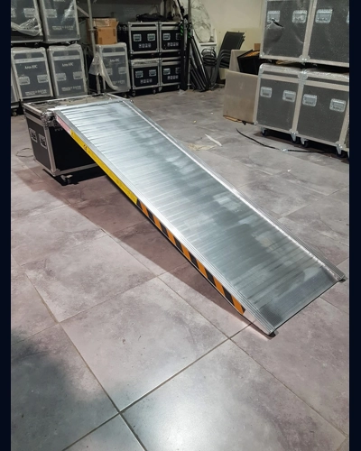 Yanch-רמפה לדוקאטו /וואן 2.5 מ /0.7 מ  מחסן