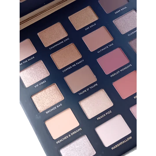Iconic London Day to Slay Eyeshadow Palette