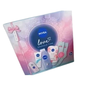 NIVEA Snuggle Up With Love Pampering Gift Set
