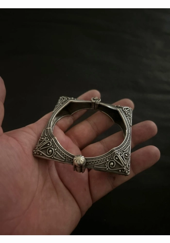 Aarvi Square Silver Kada (comes as 1 KADA)