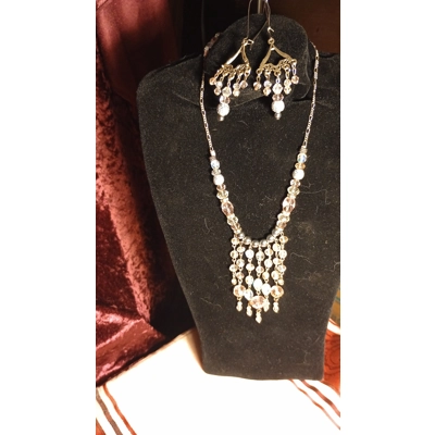 15" Beautiful Crystal Drop Necklace