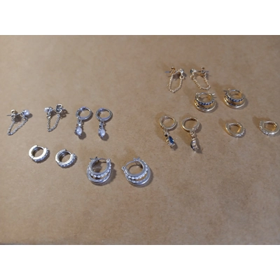 Lot of Earrings (Pearl and Blue Diamonds)