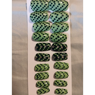 20 handmade fake nails with dots
