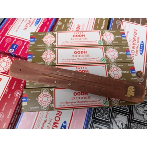 4 Packs of Satya 15g Oodh Incense plus 1 holder