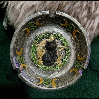 Black cat resin dish