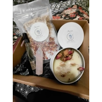 Moon Goddess Gift Pack – Rose Quartz Ritual Set | Bath Salts, Crystal Candle & Verbena Aura Spray