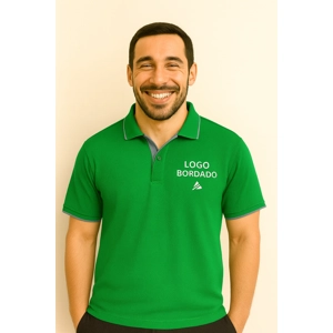 Tipo Polo hombre Waf Fit color verde  Logo Bordado