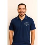 Tipo Polo hombre Waf Fit color azul navy Logo Bordado