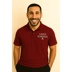 Tipo Polo hombre Dry Fit color vino Logo Bordado