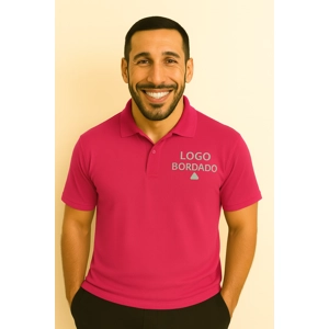 Tipo Polo hombre Dry Fit color fucsia Logo Bordado