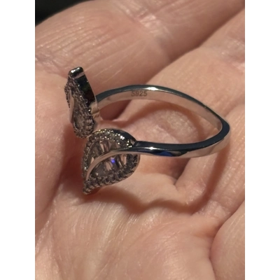 Sterling Silver Zircon Leaf Ring
