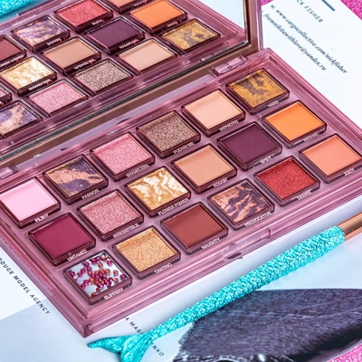 18 Colors Pomegranate seeds Eyeshadow Palette Shimmer Matte Eye Shadow Waterproof Cosmetic Beauty