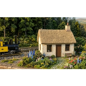 Thatched Roof Cottage 16mm Scale