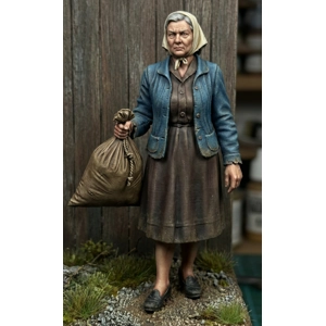 Woman With Rubbish Figure G Scale & LGB