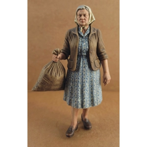 Woman With Rubbish Figure 16mm Scale