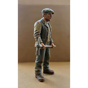 Platelayer With Pick Hammer Figure 16mm Scale