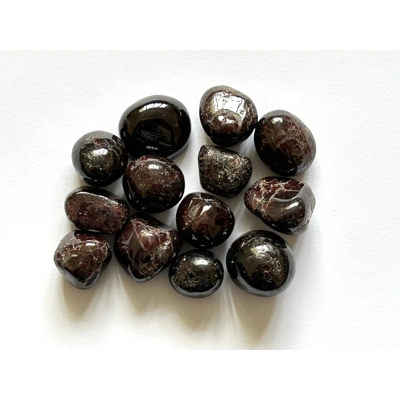 Garnet polished tumble stone