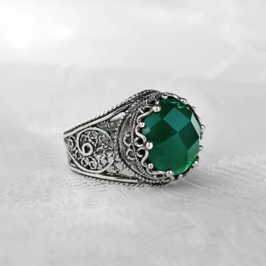 Filigree Art Green Agate Gemstone Crown Design Women Silver Cocktail Ring