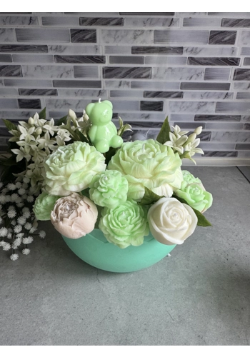 Green flower candle bou..