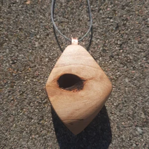 Amulett Glatter Durchschuss