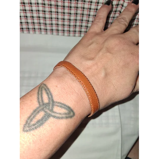 ADJUSTABLE PLEATHER BRACELETS - 1 each avail