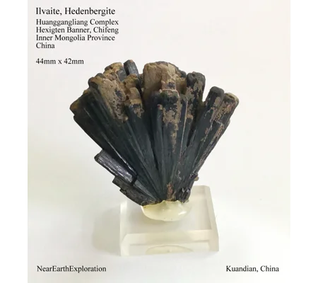 Ilvaite, Hedenbergite - Huanggangliang Complex, China