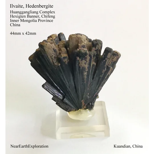 Ilvaite, Hedenbergite - Huanggangliang Complex, China
