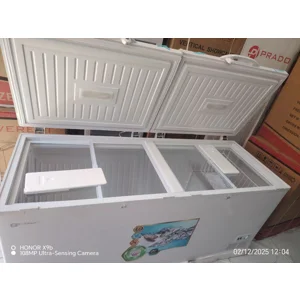Everest chest freezer  model 780
