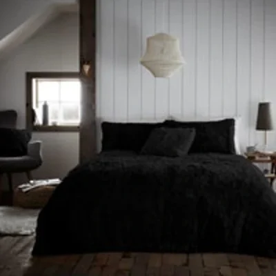 black Hug And Snug Duvet Set