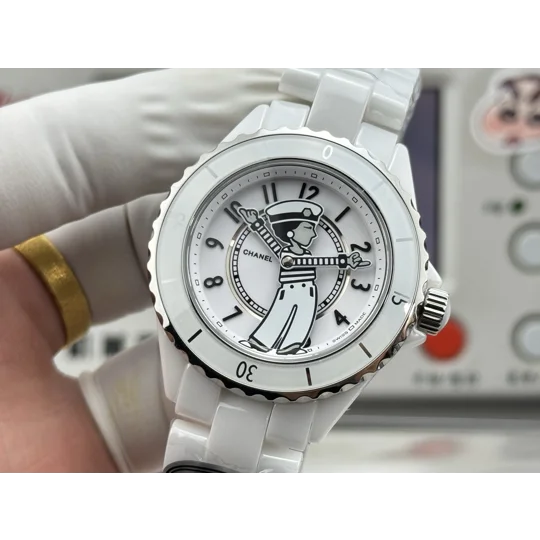 Channel Mademoiselle Reference H7481 | A limited edition white ceramic