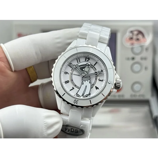 Channel Mademoiselle Reference H7481 | A limited edition white ceramic